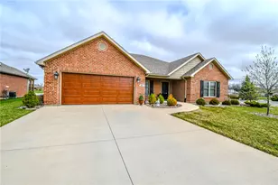 607 W Bentley Cir, Troy, OH 45373 - Photo 6