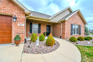 607 W Bentley Cir, Troy, OH 45373 - Photo 2