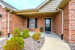 607 W Bentley Cir, Troy, OH 45373 - Photo 2