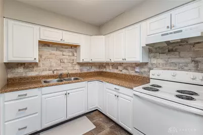 3135 Honeysuckle Drive, Troy, OH 45373 - Photo 8