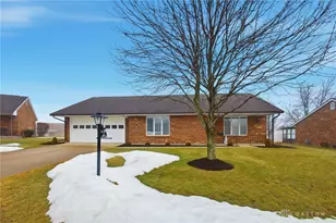 1040 Carson Ln, Springfield, OH 45503 - Photo 2