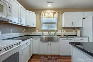 8680 Plum Creek Ct, Franklin, OH 45005 - Photo 12