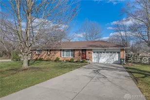 1860 Bledsoe Dr, Bellbrook, OH 45305 - Photo 1