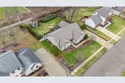 735 Chaucer Lane, Tipp City, OH 45371 - Photo 46