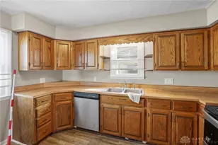 702 Allenwood Ct, Dayton, OH 45420 - Photo 8