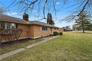 6105 Country Estates Dr, Tipp City, OH 45371 - Photo 4