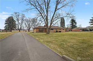 6105 Country Estates Dr, Tipp City, OH 45371 - Photo 2