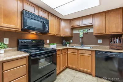 2421 W Alex Bell Road, Dayton, OH 45459 - Photo 8