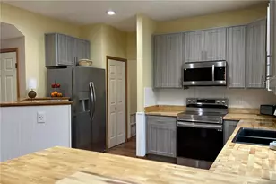 1399 Heritage Trace Ct, Bellbrook, OH 45305 - Photo 4