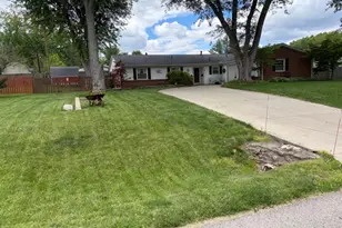 2415 Tennyson Dr, Bellbrook, OH 45305 - Photo 2