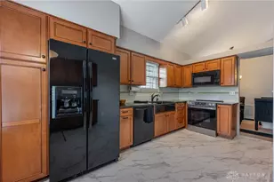 1160 Smugglers Way, Centerville, OH 45459 - Photo 8