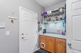 206 Cloverleaf Cir, Englewood, OH 45322 - Photo 40