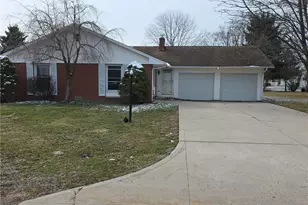 5 Maplewood Dr, Jamestown, OH 45335 - Photo 2