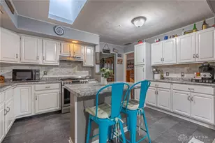 1808 Burnside Dr, Miamisburg, OH 45342 - Photo 8