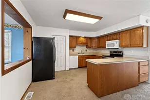 1373 Rawlings Dr, Fairborn, OH 45324 - Photo 14