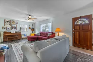 127 S Kensington Pl, Springfield, OH 45504 - Photo 2