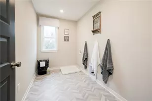 819 Hunters Run Dr, Brookville, OH 45309 - Photo 8