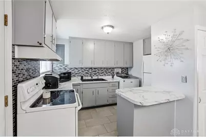 4642 Kautz Drive, Huber Heights, OH 45424 - Photo 10