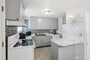 4642 Kautz Dr, Huber Heights, OH 45424 - Photo 10