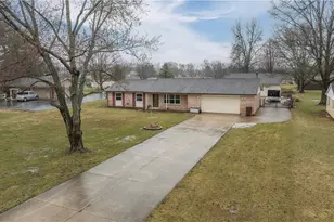 5485 Knollwood Dr, Lewisburg, OH 45338 - Photo 4