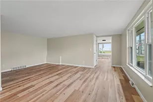 21 S Limestone St, Jamestown Vlg, OH 45335 - Photo 6