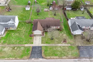 650 Beachler Dr, Carlisle, OH 45005 - Photo 2