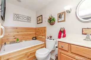 7335 Melinda Dr, Butler Twp, OH 45414 - Photo 34