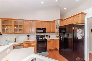 7335 Melinda Dr, Butler Twp, OH 45414 - Photo 20