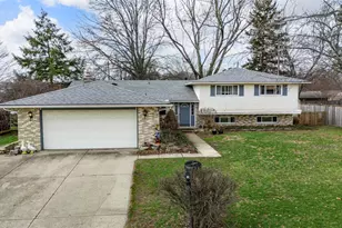 6111 Parkridge Dr, Centerville, OH 45459 - Photo 1