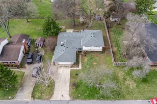 6111 Parkridge Dr, Centerville, OH 45459 - Photo 2