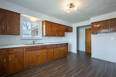 5008 Dinsmore Road, West Carrollton, OH 45449 - Photo 6