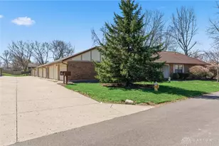 792 Pine Needles Dr, Centerville, OH 45458 - Photo 2