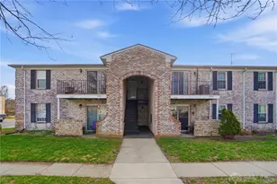 2281 Crew Cir, West Carrollton, OH 45439 - Photo 2