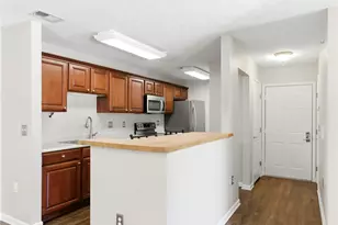 3129 Crestmont Ln, Beavercreek, OH 45431 - Photo 4