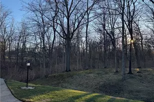 22 Oakwood Ct, Springdale, OH 45246 - Photo 4