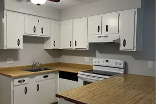 22 Oakwood Ct, Springdale, OH 45246 - Photo 8