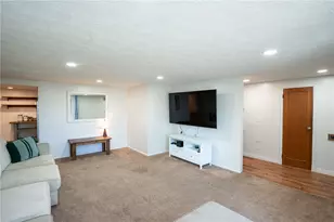 2219 Bradley Ct, Bellbrook, OH 45305 - Photo 2