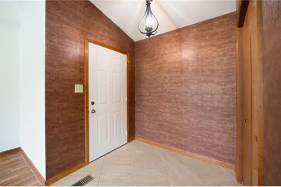 1556 N Regency Drive, Xenia, OH 45385 - Photo 4