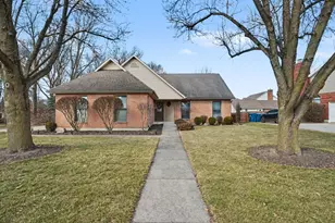 885 Chelsea Ln, Tipp City, OH 45371 - Photo 2