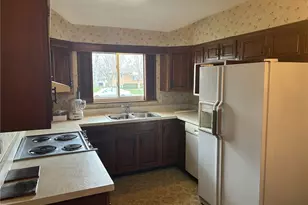 1912 Echo Wood Ct, Kettering, OH 45429 - Photo 4