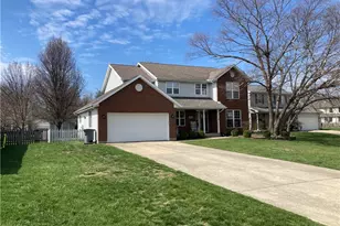 2882 Red Oak Cir, Troy, OH 45373 - Photo 2