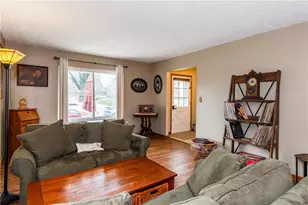 913 Debbie Ct, Clayton, OH 45415 - Photo 6