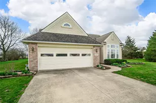 2113 Wilshire Dr, Piqua, OH 45356 - Photo 2