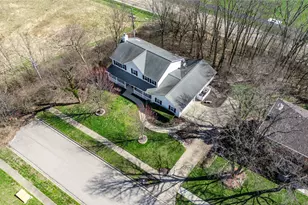 1514 View Point Dr, Beavercreek, OH 45434 - Photo 4