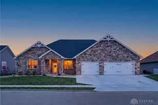 945 Rosenthal Dr, Tipp City, OH 45371 - Photo 2