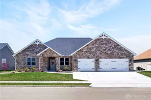 945 Rosenthal Dr, Tipp City, OH 45373 - Photo 1