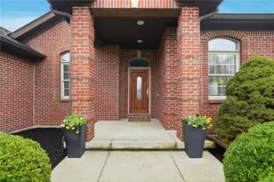 555 Heatherwoode Cir, Springboro, OH 45066 - Photo 2