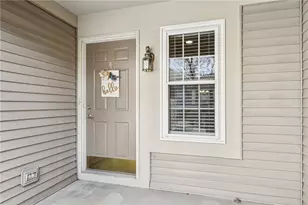 3896 W Summit Ridge Dr, Beavercreek, OH 45439 - Photo 4