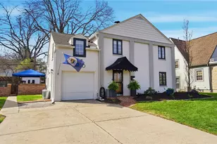 306 East Dr, Oakwood, OH 45419 - Photo 2