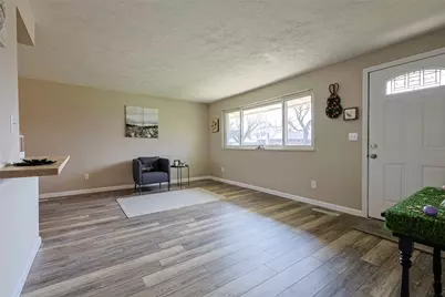 5595 Shady Oak Street, Huber Heights, OH 45424 - Photo 6